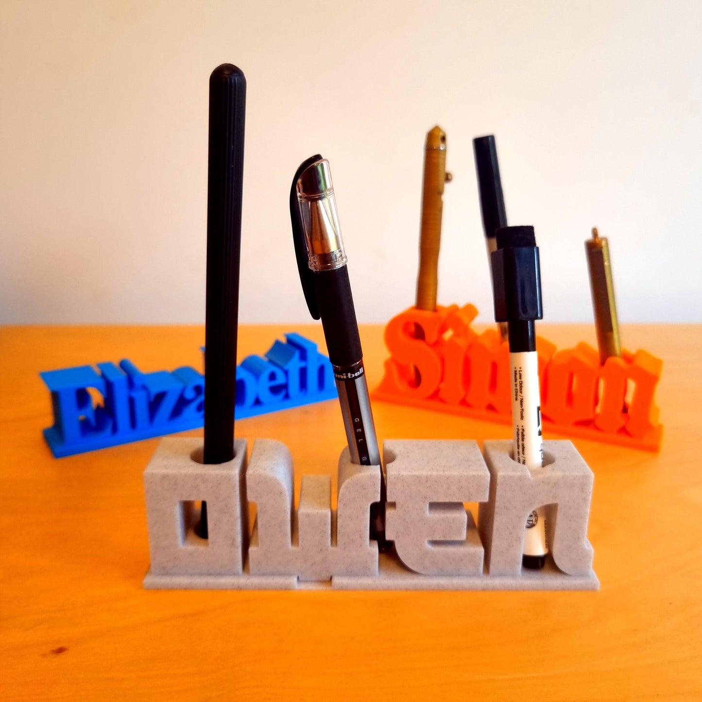 Personalised Name Desk Sign – Custom Desk Nameplate with Optional Pen Holders – Office Gift, Teacher Gift, Gamer Tag, Name Display