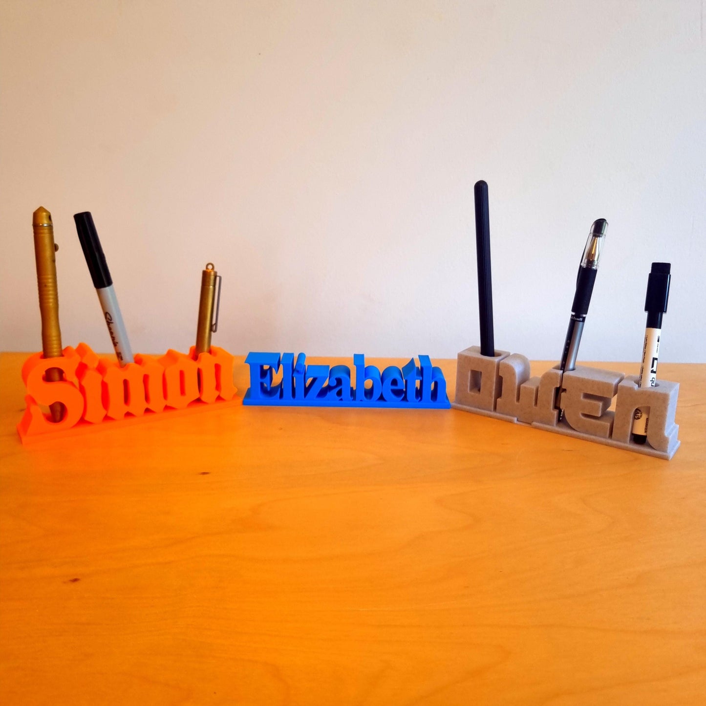 Personalised Name Desk Sign – Custom Desk Nameplate with Optional Pen Holders – Office Gift, Teacher Gift, Gamer Tag, Name Display