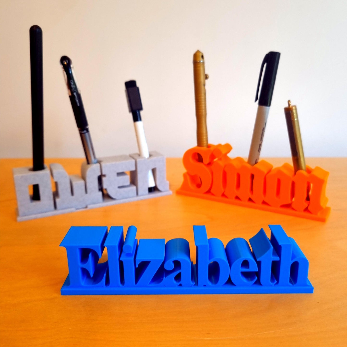 Personalised Name Desk Sign – Custom Desk Nameplate with Optional Pen Holders – Office Gift, Teacher Gift, Gamer Tag, Name Display